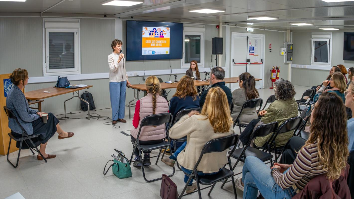Jane from Becky's Buttons speaks to CSOs