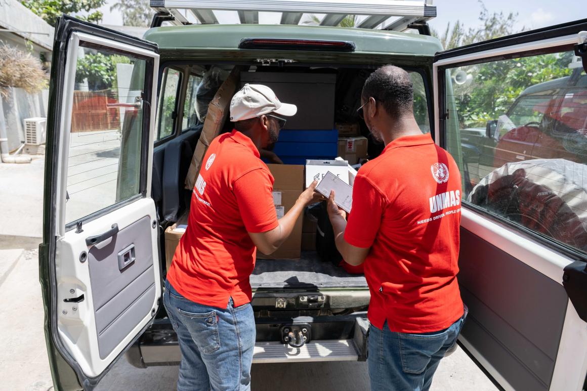 UNMAS staff load a vehicle with lifesaving equipment during a handover event facilitated by UNMAS in Mogadishu. 